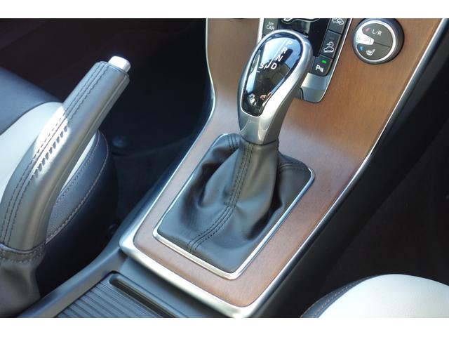 Ｖ４０ クロスカントリー　Ｔ５　ＡＷＤ　サマム　スタイリングＫＩＴ／アイシン８速ＡＴ／トールハンマーＬＥＤ／インテリセーフ／前後ドラレコ／ハーマンカードン／ロウカッパーＭ／チャコール・ブロンド２トーン革／Ｈ３０・３１・Ｒ３・４・５・７記録簿／１オナ（40枚目）