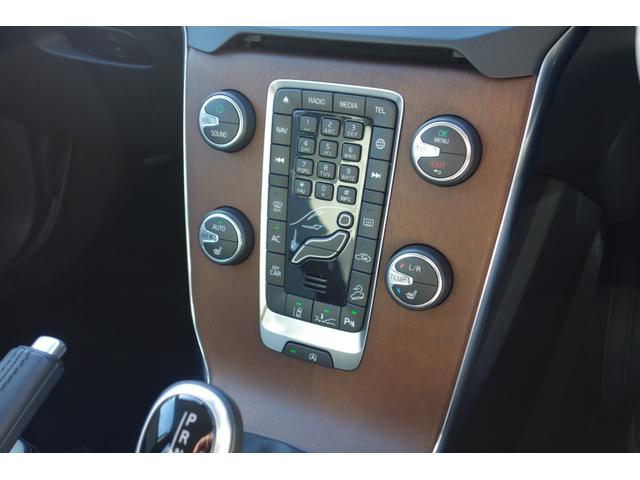 Ｖ４０ クロスカントリー　Ｔ５　ＡＷＤ　サマム　スタイリングＫＩＴ／アイシン８速ＡＴ／トールハンマーＬＥＤ／インテリセーフ／前後ドラレコ／ハーマンカードン／ロウカッパーＭ／チャコール・ブロンド２トーン革／Ｈ３０・３１・Ｒ３・４・５・７記録簿／１オナ（41枚目）