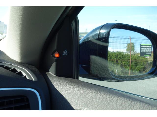 Ｖ４０ クロスカントリー　Ｔ５　ＡＷＤ　サマム　スタイリングＫＩＴ／アイシン８速ＡＴ／トールハンマーＬＥＤ／インテリセーフ／前後ドラレコ／ハーマンカードン／ロウカッパーＭ／チャコール・ブロンド２トーン革／Ｈ３０・３１・Ｒ３・４・５・７記録簿／１オナ（56枚目）