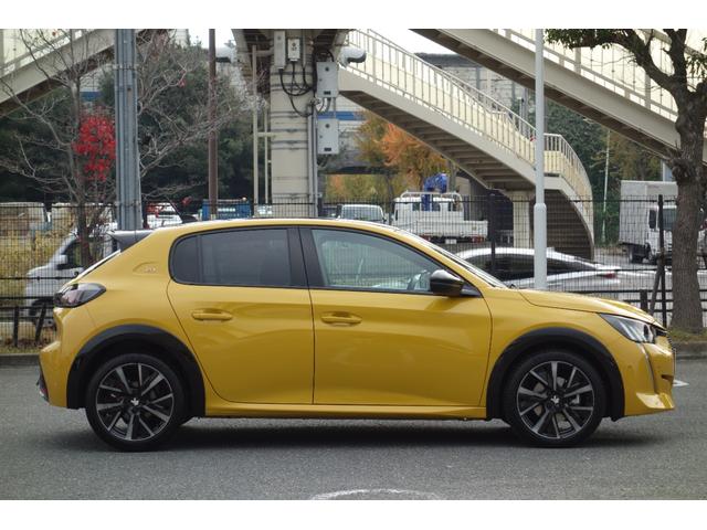 ２０８ ＧＴ　イエロー・ブラック２トーン／フルＬＥＤヘッドライト／デジタルメーター／１７インチアルミ／シートヒーター／レーダークルーズ／レーンキープ／ブラインドスポット／カープレイ／ドライブレコーダー（7枚目）