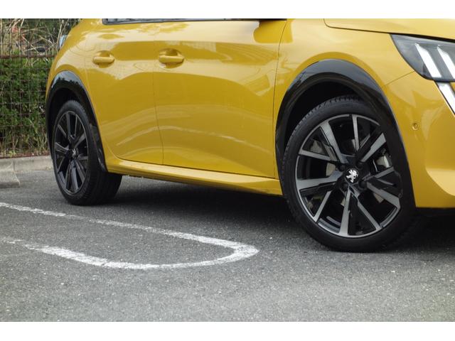 ２０８ ＧＴ　イエロー・ブラック２トーン／フルＬＥＤヘッドライト／デジタルメーター／１７インチアルミ／シートヒーター／レーダークルーズ／レーンキープ／ブラインドスポット／カープレイ／ドライブレコーダー（11枚目）