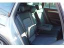 後席の状態も良好。アームレスト付