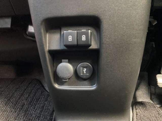 �V�K�[�\�P�b�g�Ƃt�r�a�\�P�b�g���Q�t���Ă��܂��B�X�}�[�g�t�H�����[�d���Ȃ���h���C�u���y���߂܂��B