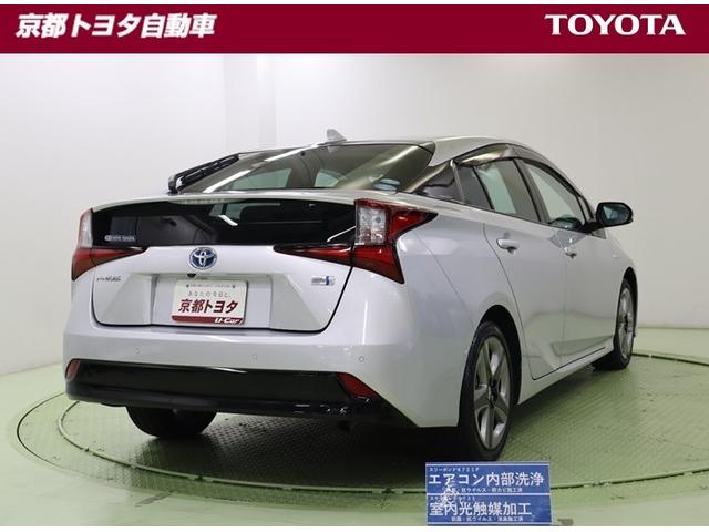 プリウス Ａプレミアム　ツーリングセレクション　横滑り防止機能　皮シート　運転席パワーシート　エアコン　パワーウィンドウ　ナビ＆ＴＶ　ＬＥＤライト　盗難防止装置　スマートキー＆プッシュスタート　キーレス　ＥＴＣ　アルミホイール　メモリナビ　パワステ（3枚目）