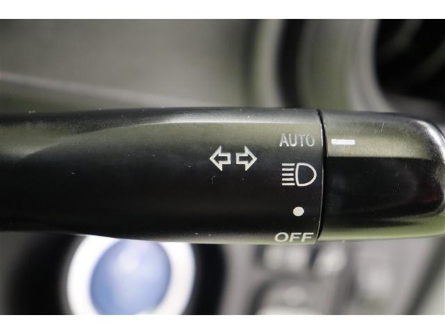 周囲の明るさを感知して自動で点灯・消灯するオートライト搭載。自動で点灯してくれるので夕暮れ時の安全が向上されます。また、トンネルなどで点灯したまま消し忘れたりすることもなくなります。