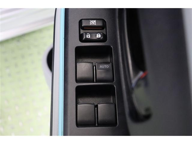 全ての窓が運転席から操作できます。今やほぼ当たり前ですが、無いと不便なアイテムですよね。ウインドウロックも装備しています。
