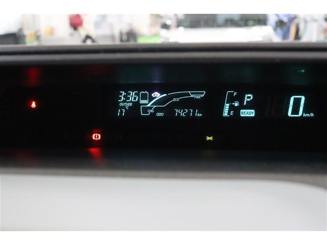 大きく表示されるデジタルメーターは、瞬時に車速が確認できます。インフォメーションディスプレイではＨＶシステムの現状況などが一目で確認できます。地球に優しく運転すると、ガソリン代の節約にもつながりますよ