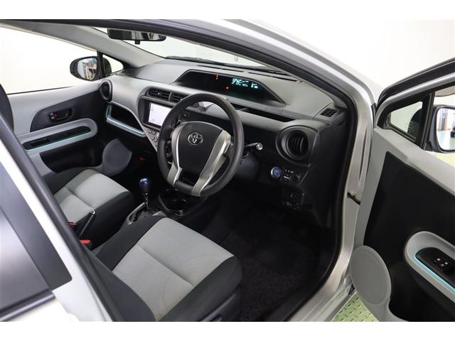 【トラクションコントロール機能搭載】濡れた路面や雪道、凍結した道路で常に安定した走行をサポートしてくれます。また、ドライバーがうっかりアクセルを踏み込み過ぎたときなども制御してくれます。