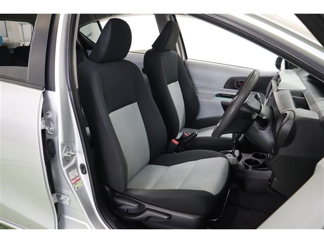 サイドが適度に張り出しホールド感のあるシートは通気性が良く蒸れにくいモケットです。滑りにくく体にフィットするので姿勢が安定して疲れにくいですよ。