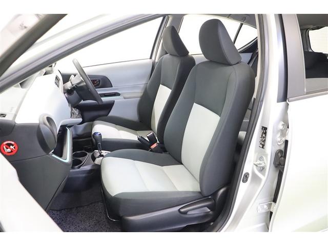 運転席と助手席には寒い時期にうれしいシートヒーターを装備しています。早く暖まり、じんわりと身体を温めてくれるので快適です。