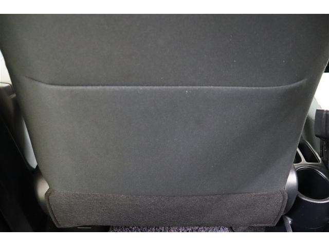 シートバックにはタブレットや雑誌などの収納に便利なポケットを装備しています。