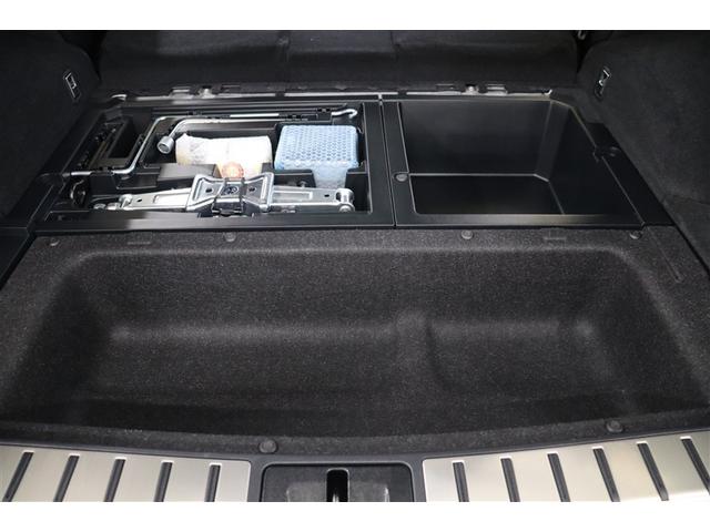 ラゲージスペースには床下収納も備わっています。サブトランクとして使用するのはもちろん、背の高い荷物を積み込むときにも活躍してくれます。