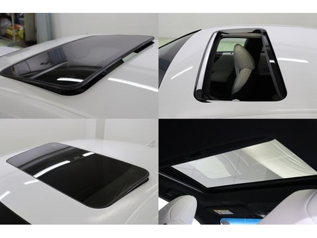 人気のチルト＆スライドの２ＷＡＹ式電動ムーンルーフを装備しています。室内に爽やかな風と優しい光が入り、ゆったりした空間を体感できます。後部座席でも窮屈感がなく空が見える快適なドライブを楽しめます。