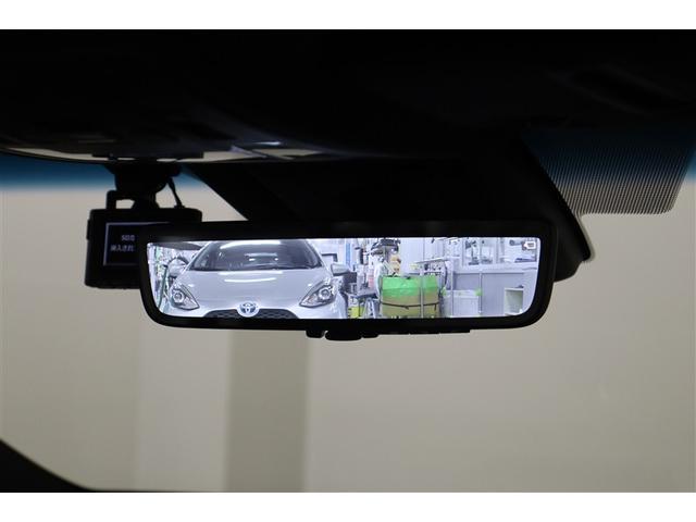 電子インナーミラーです。バックドア内側にカメラを取付けてインナーミラーに後方映像を表示。例えば、後席に大柄の方が座っていても後方確認が難なく出来ます。モニターモードとミラーモードは切替え可能です。