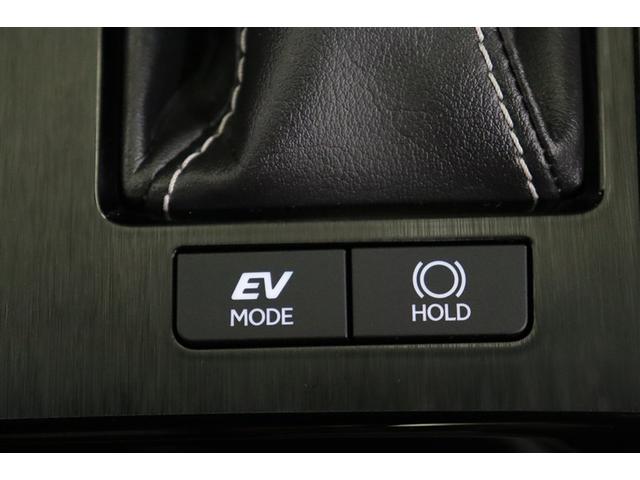 モーターのみで動くＥＶモードへの切替えが出来ます。早朝に出かける時や深夜の帰宅など、静かに走行したい時に便利ですよ。（ＥＶモードは一定速度を超えると解除されます）