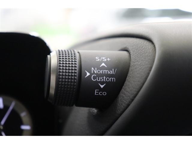燃費優先のＥＣＯ。パワー優先のＳＰＯＲＴ。走りと燃費のバランスに優れたＮＯＲＭＡＬ。そして、自分好みの設定ができるＣＵＳＴＯＭ。気分や走行状況に合わせて選べるドライブモードセレクトが装備されています。