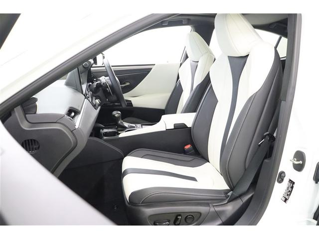 高級感があり、ホールド性の高いお洒落なＦスポーツ専用本革シートです。運転席と助手席はヒーター機能付パワーシートです。シートと密着している部分の空気を換気し蒸れを防ぐベンチレーションも装備しています。