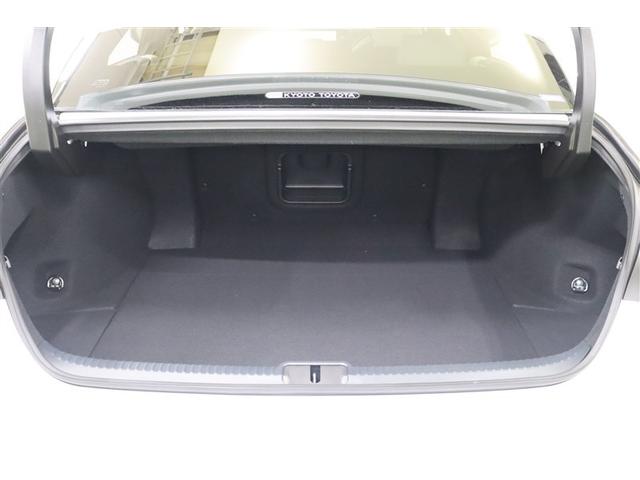 奥行もありワイドなラゲージスペースです。しっかりと４個のゴルフバックが収納可能なラゲージスペースは大きな魅力ですね（大型バックは３個）。