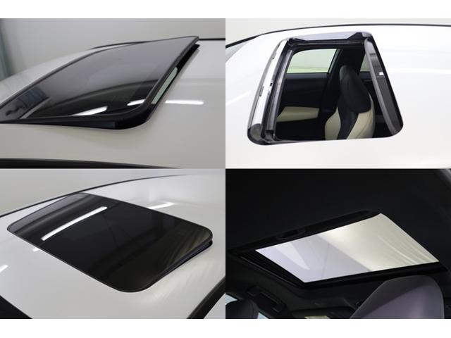 チルト＆スライドの２ＷＡＹ式電動ムーンルーフを装備しています。室内に爽やかな風と優しい光が入り、ゆったりした空間を体感できます。後部座席でも窮屈感がなく空が見える快適なドライブを楽しめます。