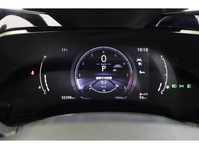 運転中に必要な情報を確実に伝えるためコンテンツの配置が工夫されたＴＦＴ液晶式メーターです。ナビルート情報、運転支援システム状態、ナビ到着予定時刻、航続可能距離が常時表示されています。