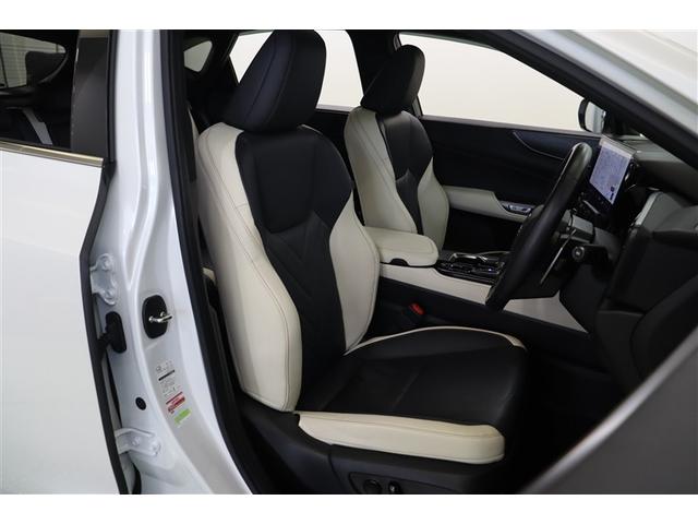 ドアのラッチ／アンラッチは電気制御ｅ-ラッチシステムを採用。室内ドア開閉はプッシュ式です。ワンアクションでスムーズにドアオープンできます。