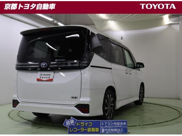 ヴォクシー ハイブリッドＳ－Ｚ　パワーウィンドウ　ＤＶＤ再生機能　インテリキー　横滑防止装置　地デジＴＶ　アクティブクルーズコントロール　フルオートエアコン　リアカメラ　エアバッグ　ＡＢＳ　１００Ｖ充電　ナビＴＶ　ＷＡＣ　キーレス（3枚目）