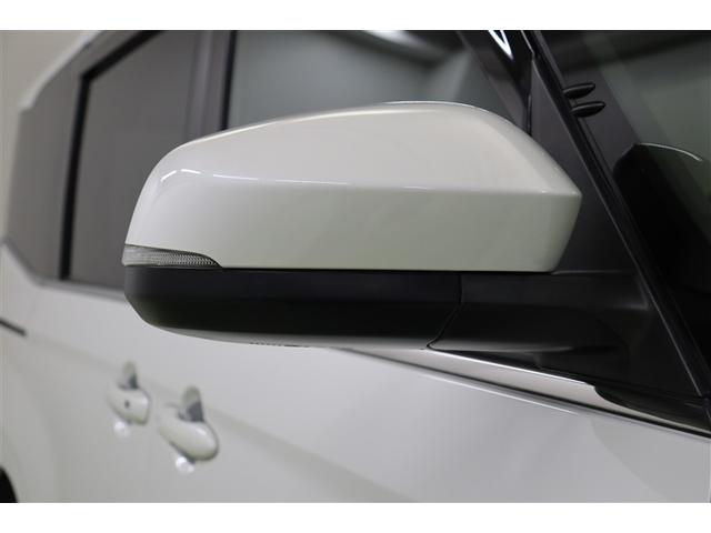 ヴォクシー ハイブリッドＳ－Ｚ　パワーウィンドウ　ＤＶＤ再生機能　インテリキー　横滑防止装置　地デジＴＶ　アクティブクルーズコントロール　フルオートエアコン　リアカメラ　エアバッグ　ＡＢＳ　１００Ｖ充電　ナビＴＶ　ＷＡＣ　キーレス（9枚目）