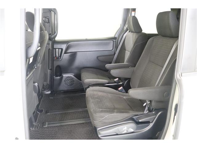 �Q��ڃV�[�g�̓A�[�����X�g��������L���v�e���V�[�g�^�C�v�ł��B�`���C���h�V�[�g�ɏ�������q����̐��b��������A�Ȃ̃X���C�h����ς��ĉ�b�����₷��������A���ʂȃA�����W���\�ł��B