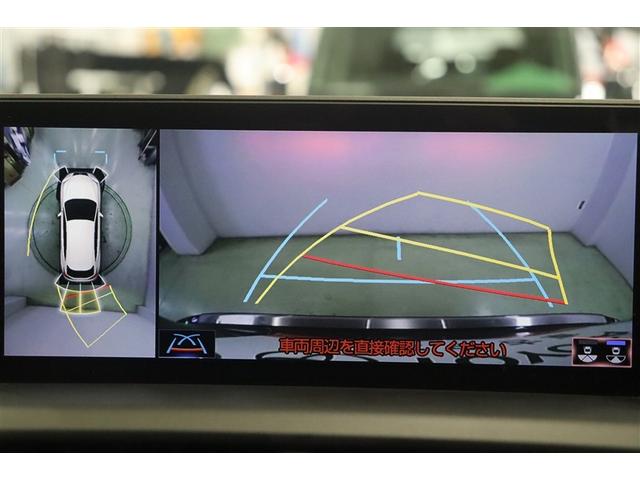 �n���h������ɂ��킹�ăK�C�h���C�����ω�����o�b�N�K�C�h���j�^�[���ځB�S���ʁA�t�����g�A���E���ʃ��j�^�[�����ڂ��Ă���̂ŁA���͂̏󋵂��m�F���Ȃ��璓�ԏo���܂��B����Ȃ��ꏊ�ł��S�����ł���B