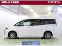 狭い駐車スペースなどでの乗り降りの際や、雨の日の乗り降りに便利なスライドドアは両側電動です。大きな荷物を運びこむ時などはもちろん、お迎えの時などに内側からスッと開けてあげられて便利ですよ。