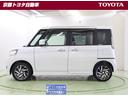 両側電動スライドドアです。左右のスペースが狭い駐車場などでもドアを全開にできるので、乗り降りがとてもラクです。内側からも開閉できるので、お迎えの時などにスッと開けてあげることが出来ます。