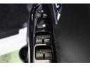 全ての窓が運転席から操作できます。今やほぼ当たり前ですが、無いと不便なアイテムですよね。ウインドウロックも付いています。
