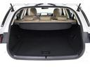 シートを倒さなくても、日常使いには充分なラゲージスペースです。トノカバーを装備しています。直射日光から荷物を守ってくれるのはもちろん、外から荷物が見えないので防犯対策にもなりますよ。