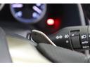 ステアリングから手を放すことなく瞬時にシフトチェンジできるパドルシフト付。コーナーで減速した後瞬時に加速したい場合や急な上り坂で失速を防止するのに役立ちます。スポーティでキレのある運転が楽しめます。