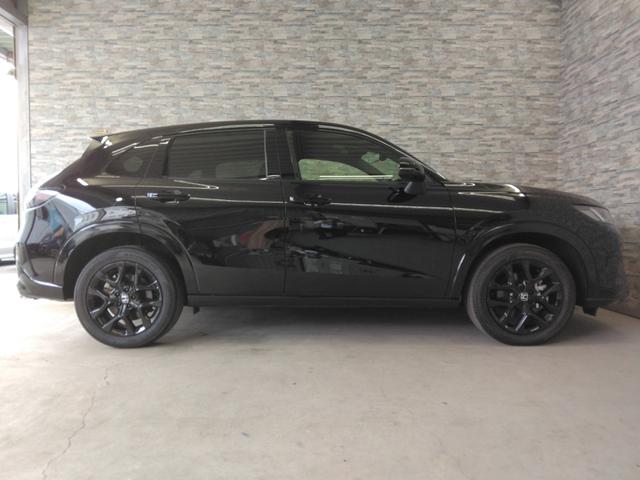 ＺＲ－Ｖ ｅ：ＨＥＶＺ特別仕様車ブラックスタイル　当社デモカー　コネクトディスプレー　マルチビューカメラシステム　プレミアムサウンドシステム　ＢＳＩ　ＥＴＣ（7枚目）