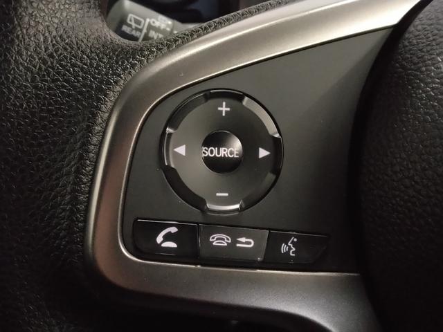 ステアリングリモコン付きでオーディオ操作が可能です♪