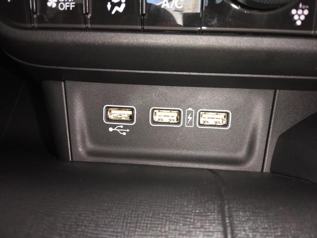 スマートフォンやタブレット、携帯ゲーム機などが充電できるＵＳＢジャックがついています。