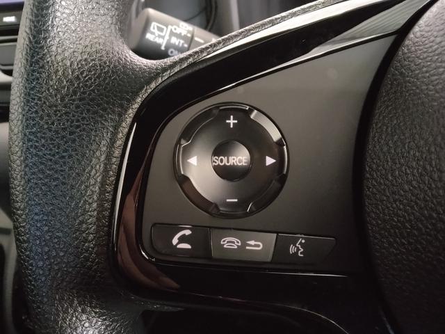 ステアリングリモコン付きでオーディオ操作が可能です♪