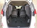 ３列目シートを跳ね上げると広いラゲッジスペースが確保できます！