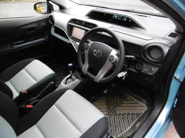 アクア Ｓ　純正ナビ＆ＴＶ＆バックモニター　キーレス　ＨＩＤヘッドライト　社外ＥＴＣ　ヘッドライトレベライザー　アイドリングストップ　電動格納ミラー　ヘッドライトレベライザー　スペアキー　ハイブリッド（3枚目）