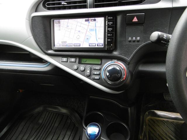 アクア Ｓ　純正ナビ＆ＴＶ＆バックモニター　キーレス　ＨＩＤヘッドライト　社外ＥＴＣ　ヘッドライトレベライザー　アイドリングストップ　電動格納ミラー　ヘッドライトレベライザー　スペアキー　ハイブリッド（6枚目）