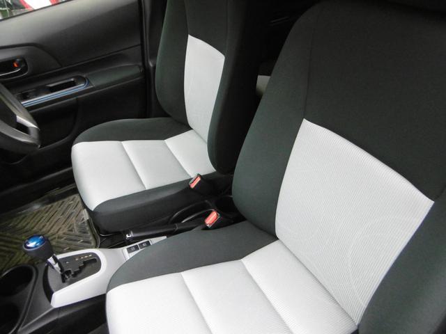 アクア Ｓ　純正ナビ＆ＴＶ＆バックモニター　キーレス　ＨＩＤヘッドライト　社外ＥＴＣ　ヘッドライトレベライザー　アイドリングストップ　電動格納ミラー　ヘッドライトレベライザー　スペアキー　ハイブリッド（13枚目）