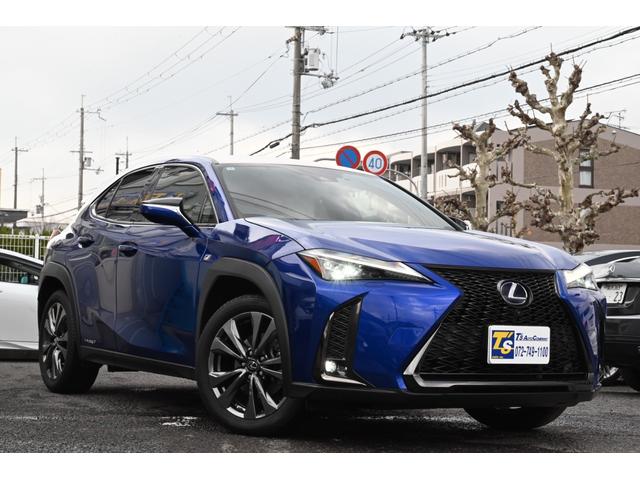 ＵＸ ＵＸ２５０ｈ　Ｆスポーツ　ユーザー買取　禁煙　白黒革　ナビ　フルセグＴＶ　パノラミックビュー　Ｂｌｕｅｔｏｏｔｈ　ＥＴＣ　前後ドライブレコーダー　シートヒーター　ステアリングヒーター　レーダークルーズ　ルーフラッピング　ＢＳＭ（3枚目）