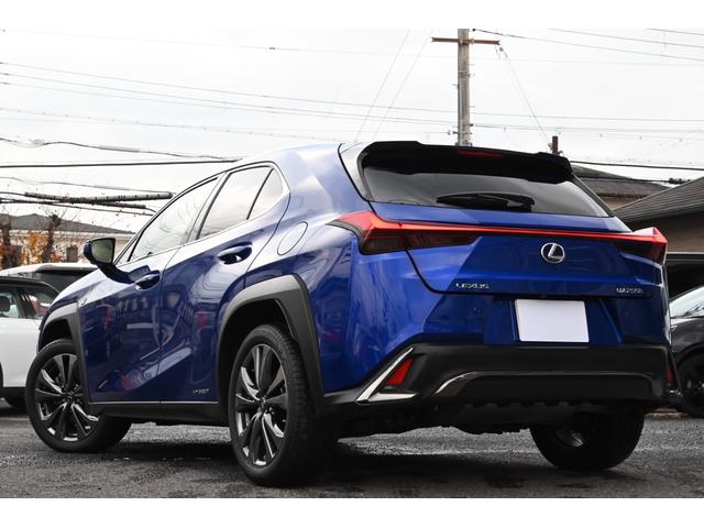 ＵＸ ＵＸ２５０ｈ　Ｆスポーツ　ユーザー買取　禁煙　白黒革　ナビ　フルセグＴＶ　パノラミックビュー　Ｂｌｕｅｔｏｏｔｈ　ＥＴＣ　前後ドライブレコーダー　シートヒーター　ステアリングヒーター　レーダークルーズ　ルーフラッピング　ＢＳＭ（7枚目）