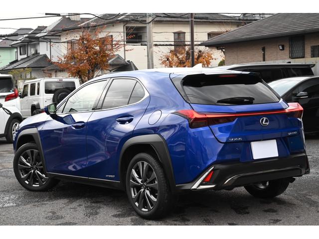 ＵＸ ＵＸ２５０ｈ　Ｆスポーツ　ユーザー買取　禁煙　白黒革　ナビ　フルセグＴＶ　パノラミックビュー　Ｂｌｕｅｔｏｏｔｈ　ＥＴＣ　前後ドライブレコーダー　シートヒーター　ステアリングヒーター　レーダークルーズ　ルーフラッピング　ＢＳＭ（12枚目）