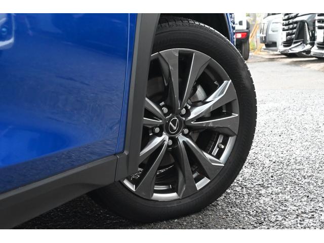 ＵＸ ＵＸ２５０ｈ　Ｆスポーツ　ユーザー買取　禁煙　白黒革　ナビ　フルセグＴＶ　パノラミックビュー　Ｂｌｕｅｔｏｏｔｈ　ＥＴＣ　前後ドライブレコーダー　シートヒーター　ステアリングヒーター　レーダークルーズ　ルーフラッピング　ＢＳＭ（15枚目）