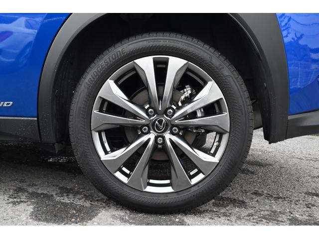 ＵＸ ＵＸ２５０ｈ　Ｆスポーツ　ユーザー買取　禁煙　白黒革　ナビ　フルセグＴＶ　パノラミックビュー　Ｂｌｕｅｔｏｏｔｈ　ＥＴＣ　前後ドライブレコーダー　シートヒーター　ステアリングヒーター　レーダークルーズ　ルーフラッピング　ＢＳＭ（18枚目）