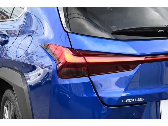 ＵＸ ＵＸ２５０ｈ　Ｆスポーツ　ユーザー買取　禁煙　白黒革　ナビ　フルセグＴＶ　パノラミックビュー　Ｂｌｕｅｔｏｏｔｈ　ＥＴＣ　前後ドライブレコーダー　シートヒーター　ステアリングヒーター　レーダークルーズ　ルーフラッピング　ＢＳＭ（29枚目）