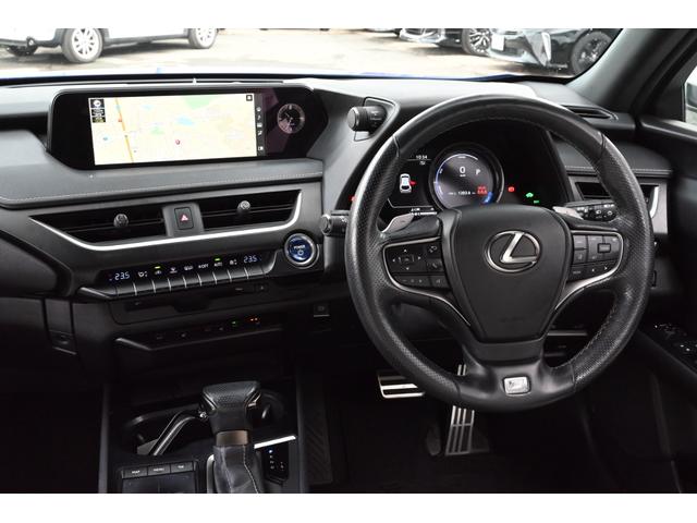 ＵＸ ＵＸ２５０ｈ　Ｆスポーツ　ユーザー買取　禁煙　白黒革　ナビ　フルセグＴＶ　パノラミックビュー　Ｂｌｕｅｔｏｏｔｈ　ＥＴＣ　前後ドライブレコーダー　シートヒーター　ステアリングヒーター　レーダークルーズ　ルーフラッピング　ＢＳＭ（40枚目）