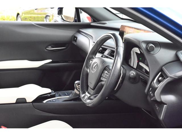 ＵＸ ＵＸ２５０ｈ　Ｆスポーツ　ユーザー買取　禁煙　白黒革　ナビ　フルセグＴＶ　パノラミックビュー　Ｂｌｕｅｔｏｏｔｈ　ＥＴＣ　前後ドライブレコーダー　シートヒーター　ステアリングヒーター　レーダークルーズ　ルーフラッピング　ＢＳＭ（41枚目）